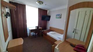 Отель Tourist Hotel Харьков Стандартный одноместный номер с общей ванной комнатой-1