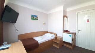 Отель Tourist Hotel Харьков Стандартный одноместный номер с общей ванной комнатой-2