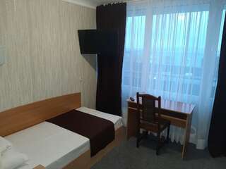 Отель Tourist Hotel Харьков Стандартный одноместный номер с общей ванной комнатой-4