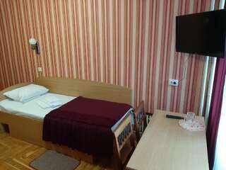 Отель Tourist Hotel Харьков Одноместный номер с общей ванной комнатой-4